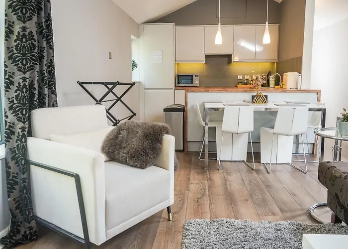 Stunning Duplex With Private Parking In Dublin 4