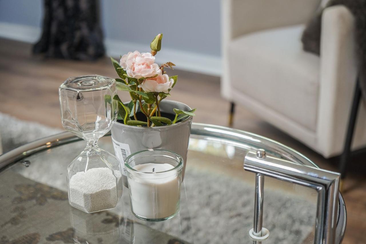 Stunning Duplex With Private Parking In 4